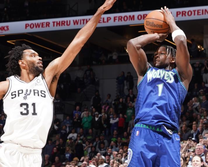 爱德华兹三分火力全开,森林狼主场大胜马刺冲击季后赛