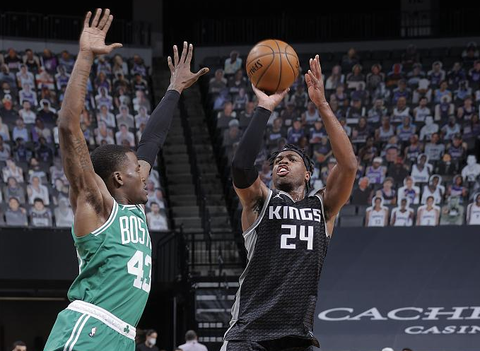 杜兰特关键球稳定军心,太阳加时击败国王延续不败神话